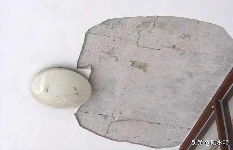 天花板开裂怎么注明质量问题,天花板水泥裂缝漏水如何补救