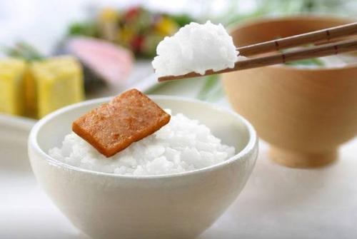 大米里面生了黑色米虫有没有危害,家庭储存大米如何防止生虫