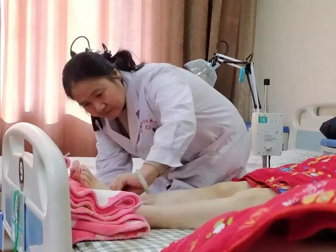 中医肩颈理疗正骨手法视频,阴阳针法三才针法实战