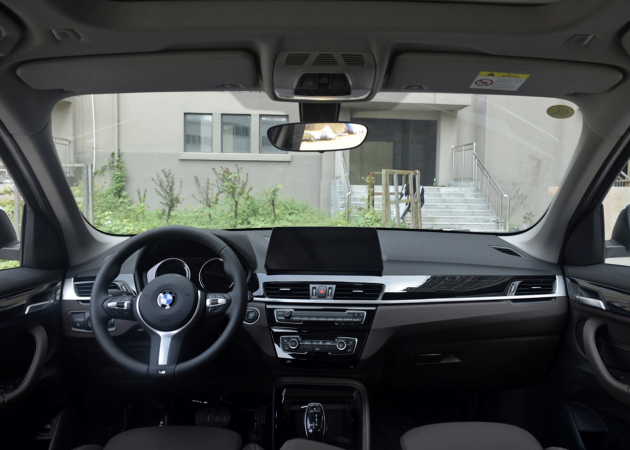 宝马x1全方位解析,宝马x12021款xdrive25li尊享四驱