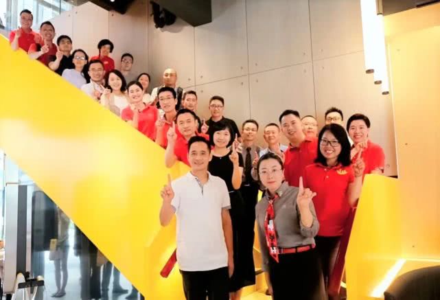 招18万人!麦当劳深圳掌门人:不管前浪后浪,追求梦想就是“年轻人”