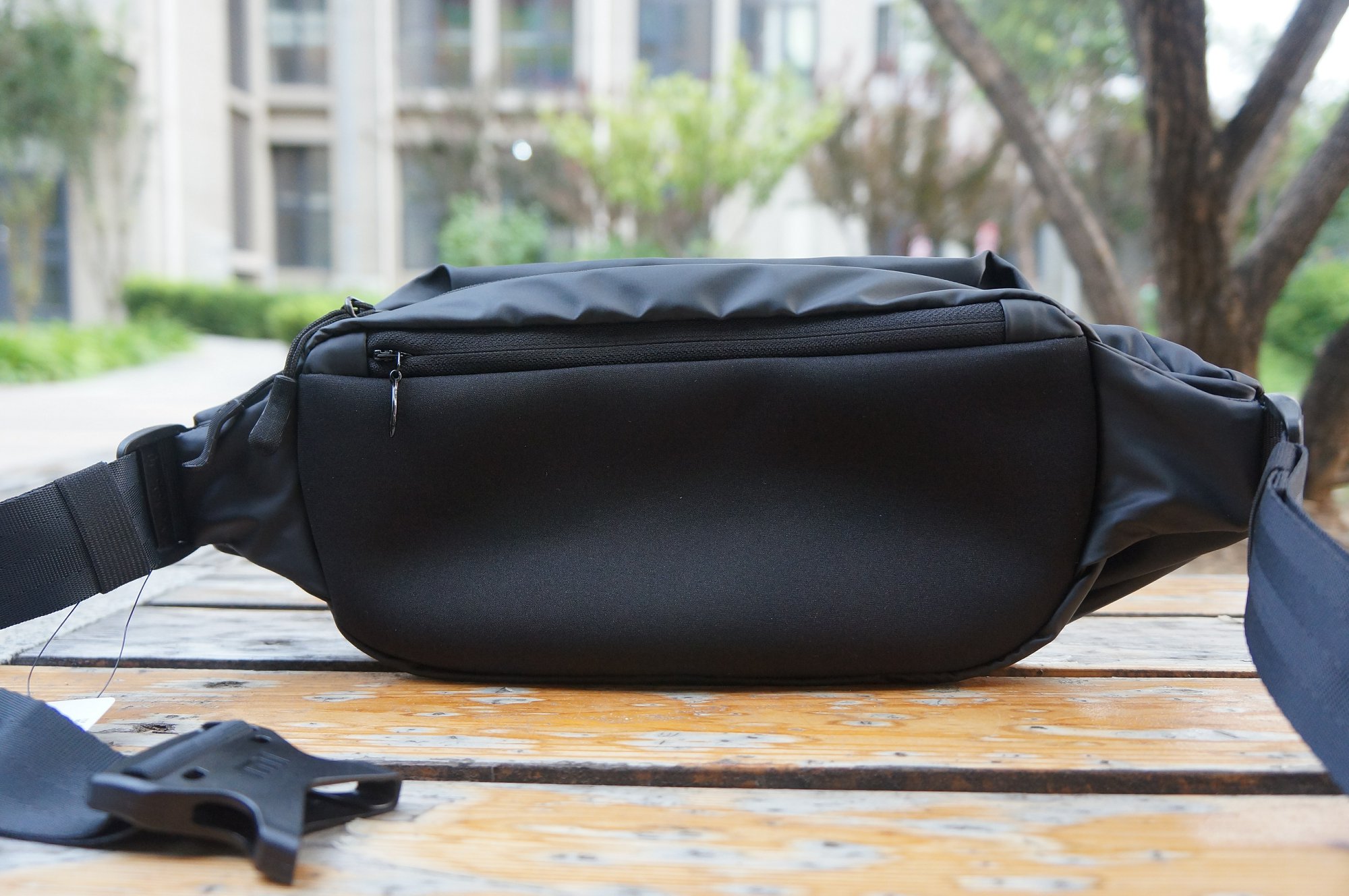 休闲轻便胸包,简单百搭休闲胸包