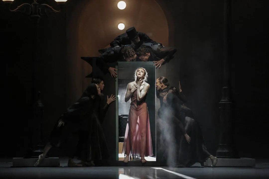 SebastianHannak/震撼心灵的舞台空间美学