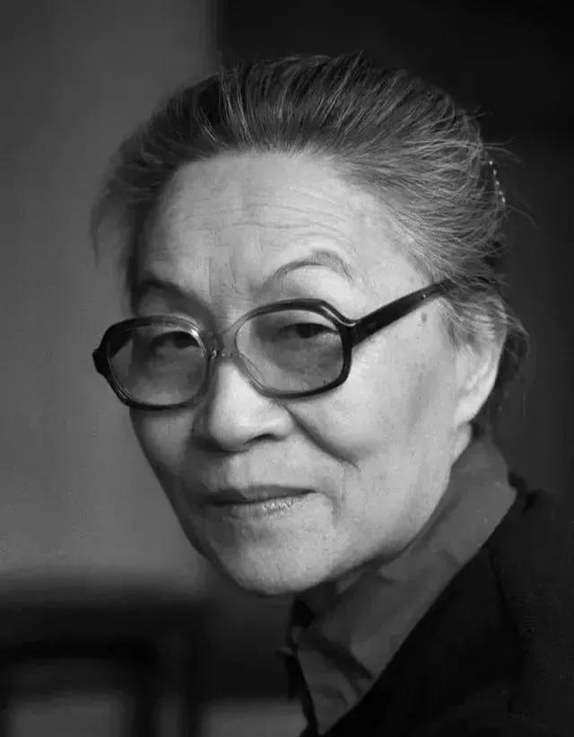 十位称为先生的女性,中国被尊称为先生的十位女性图片