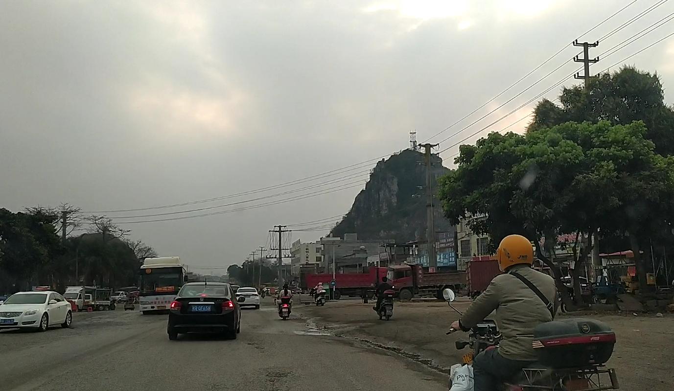 第一次走贵港峡山这条路,感觉和贵港-八塘那条路有得一拼