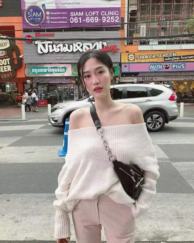 胸大穿衣服特别显胖不上镜,胸大穿衣服怎么不显大