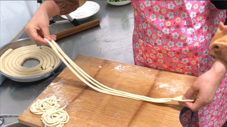 怎么在家做拉面最简单的方法,拉面怎么做好吃又简单学生版