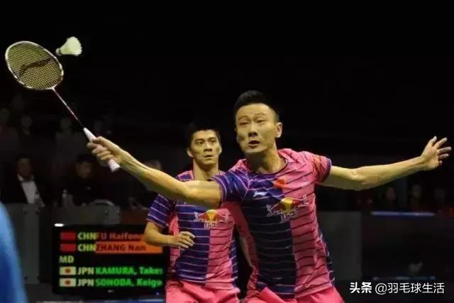 羽毛球业余双打实战技巧,羽毛球双打发球违例