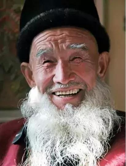 南疆小县城的百年饮料，制作技术堪比茅台，被誉为中国白兰地