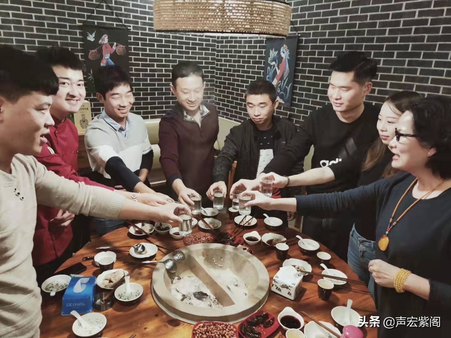 自主创业的他，曾经历10年听障人士语训，康复后领办渔捞天下开业