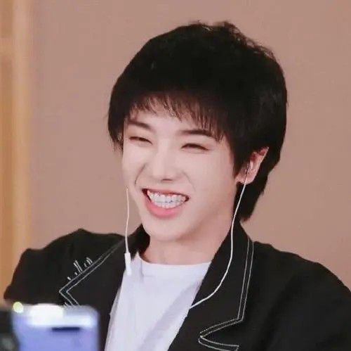 华晨宇被曝整容，本尊怒发声明，爆料者聊天截图曝光自揭背后阴谋