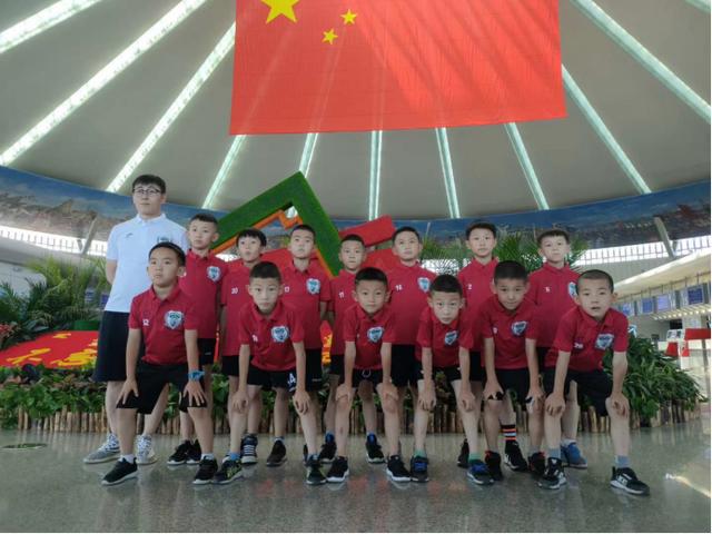 鄂尔多斯曼森足球,鄂尔多斯足球俱乐部曼森精英队