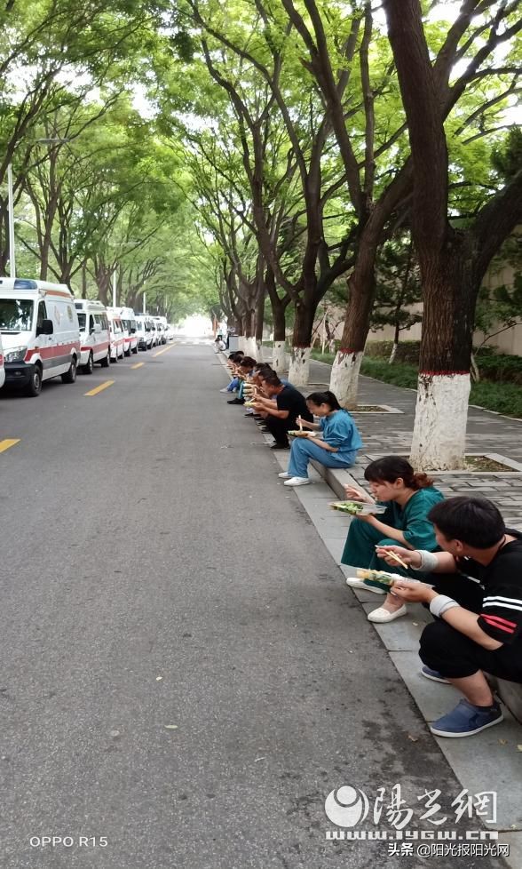 用责任和担当筑牢疫情防控堤坝,扛起使命责任筑牢疫情防线