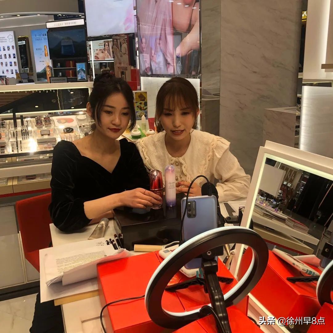 疫情催化徐州线上新经济！美妆柜姐化身带货主播，外卖跑腿行业火