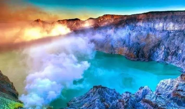 岛国看峡谷瀑布和火山，打车3元起100元住双人间，往返1.5K还免签