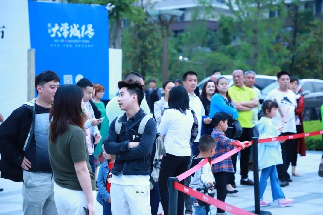 上千架无人机秀涪陵视觉震撼全场,内江800台无人机灯光秀