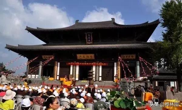 居士意思就是在家修行吗,居士需要奉行什么戒律