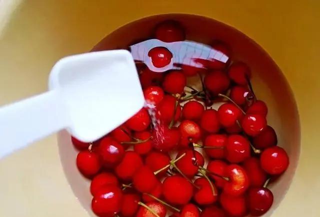 买樱桃是大的划算还是小的划算,怎么买樱桃最甜