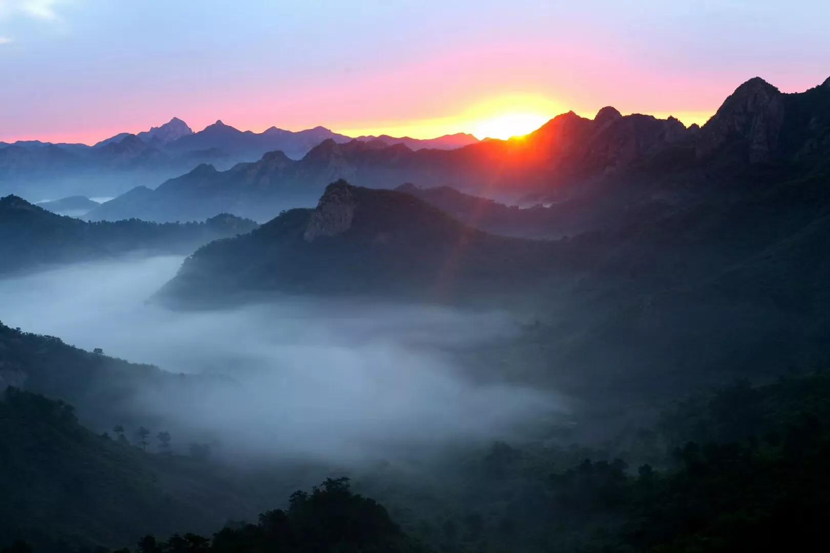 长城的眺望口和垛口,绥中锥子山长城风光