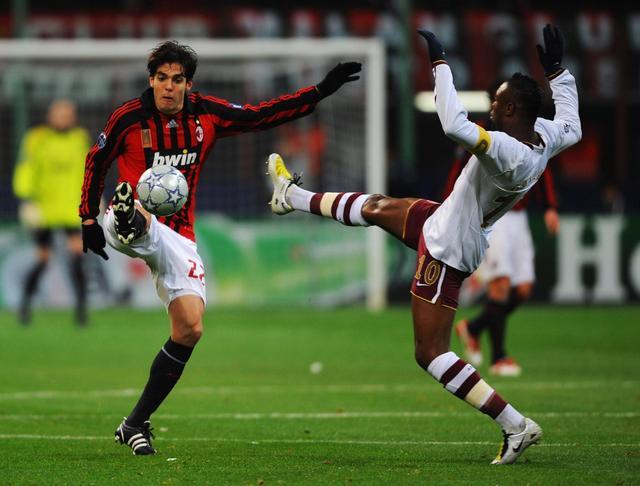 颜值和球技兼具，卡卡的综合实力完美，人品球品都没的黑