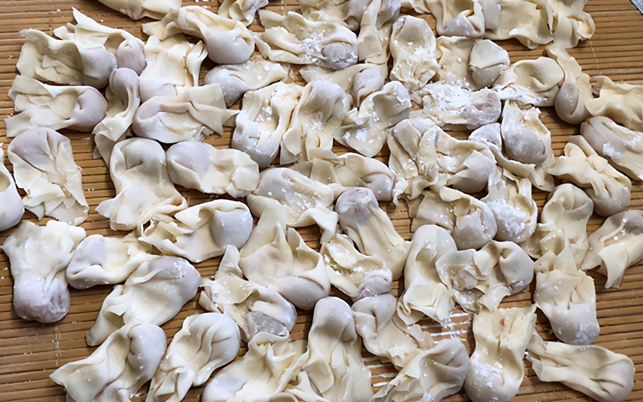 手把手教你做小馄饨,做小馄饨馅儿做法