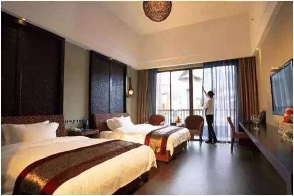 「冬来临·醉温泉」新装怡情谷主楼高级房,早晚2餐+泡38个温泉池