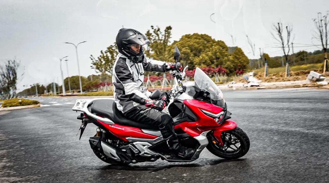 大阳ADV150胖虎试驾:真正的跨界踏板,兼顾城市越野可玩性极高