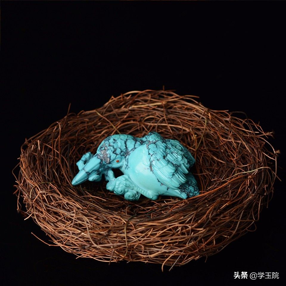 这条绿松石项链,她出的价格比任何一个成年人支付的价格都要高