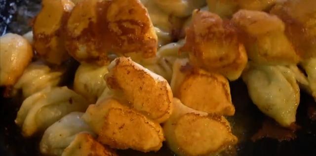 徐州第一的包子铺，一个包子卖88元，食客挤爆大厅，不预定吃不上