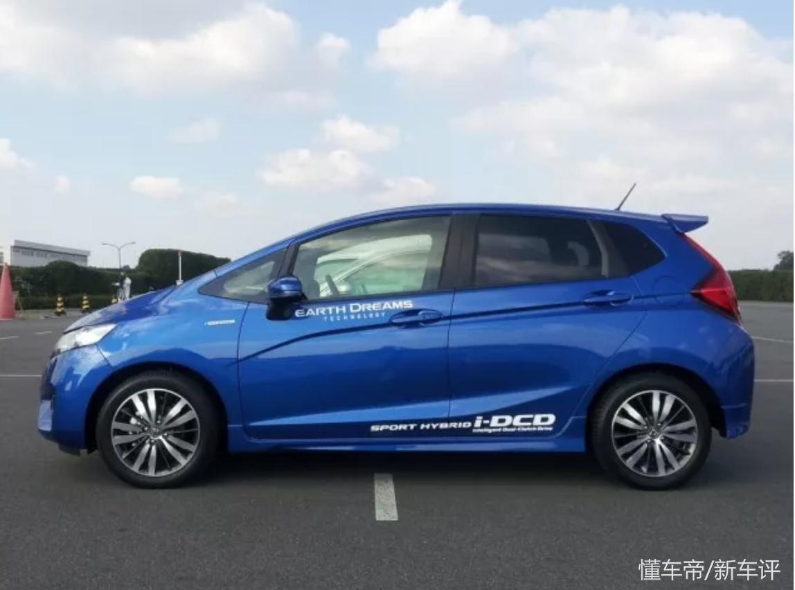 怎么现在的车都不加保险杠了,现在的车子没有前保险杠吗