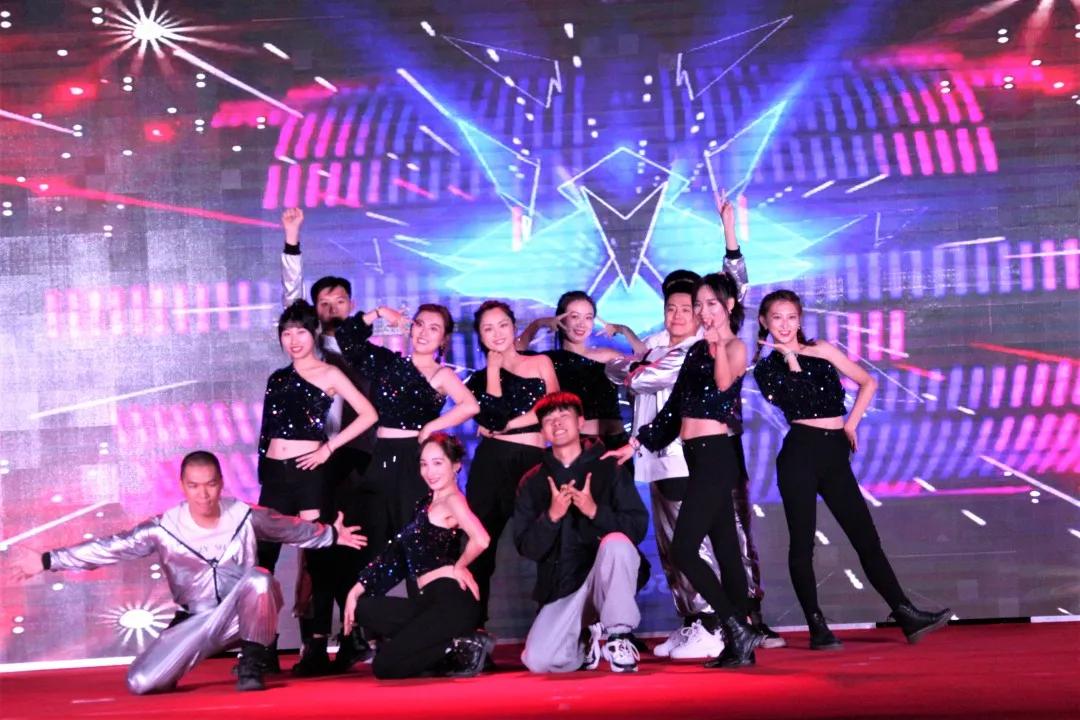 大唐阜新煤制天然气“奋进新时代砥砺再出发”——公司携手新邱区、工程公司举办迎国庆文艺汇演