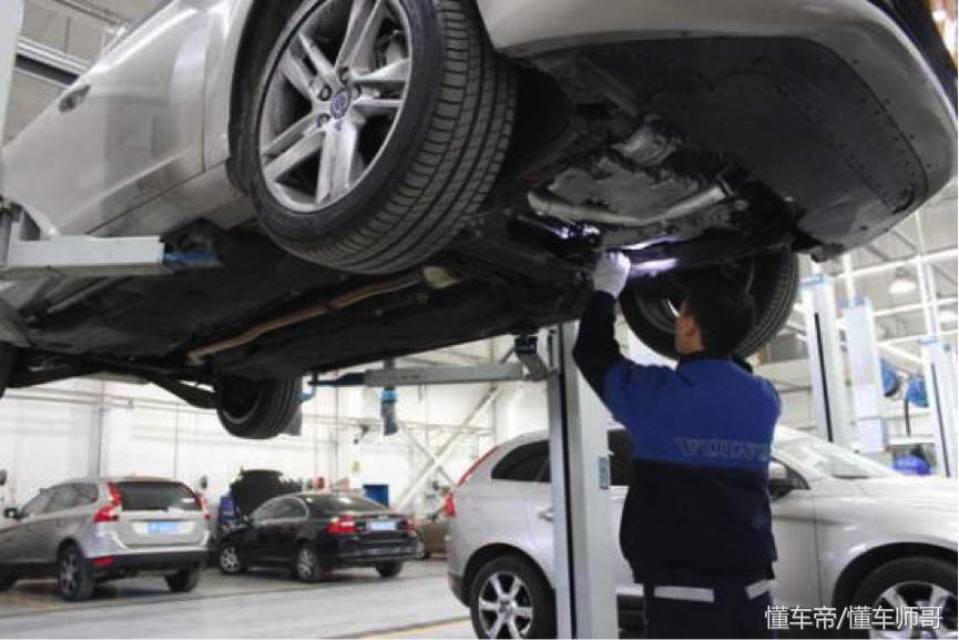 汽车踩油门加速右侧异响,汽车加速时有嗡嗡异响收油就消失