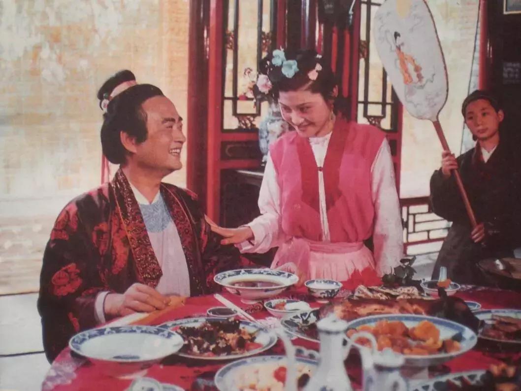 红楼梦贾宝玉为什么不喜欢薛宝钗,红楼梦中众人对贾宝玉的评价