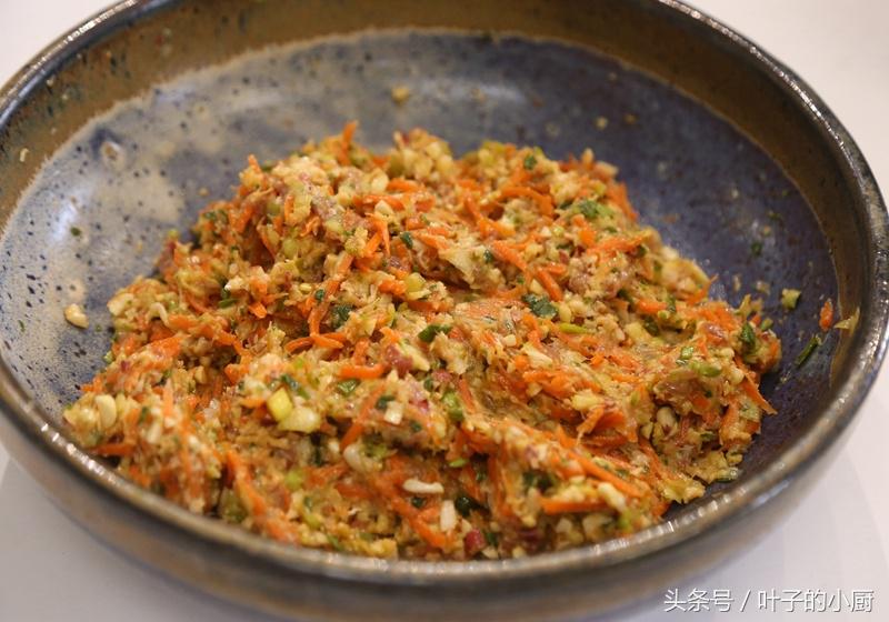 饺子怎么捏褶子慢动作,包饺子捏花边怎么捏