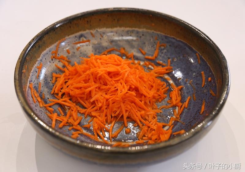 饺子怎么捏褶子慢动作,包饺子捏花边怎么捏