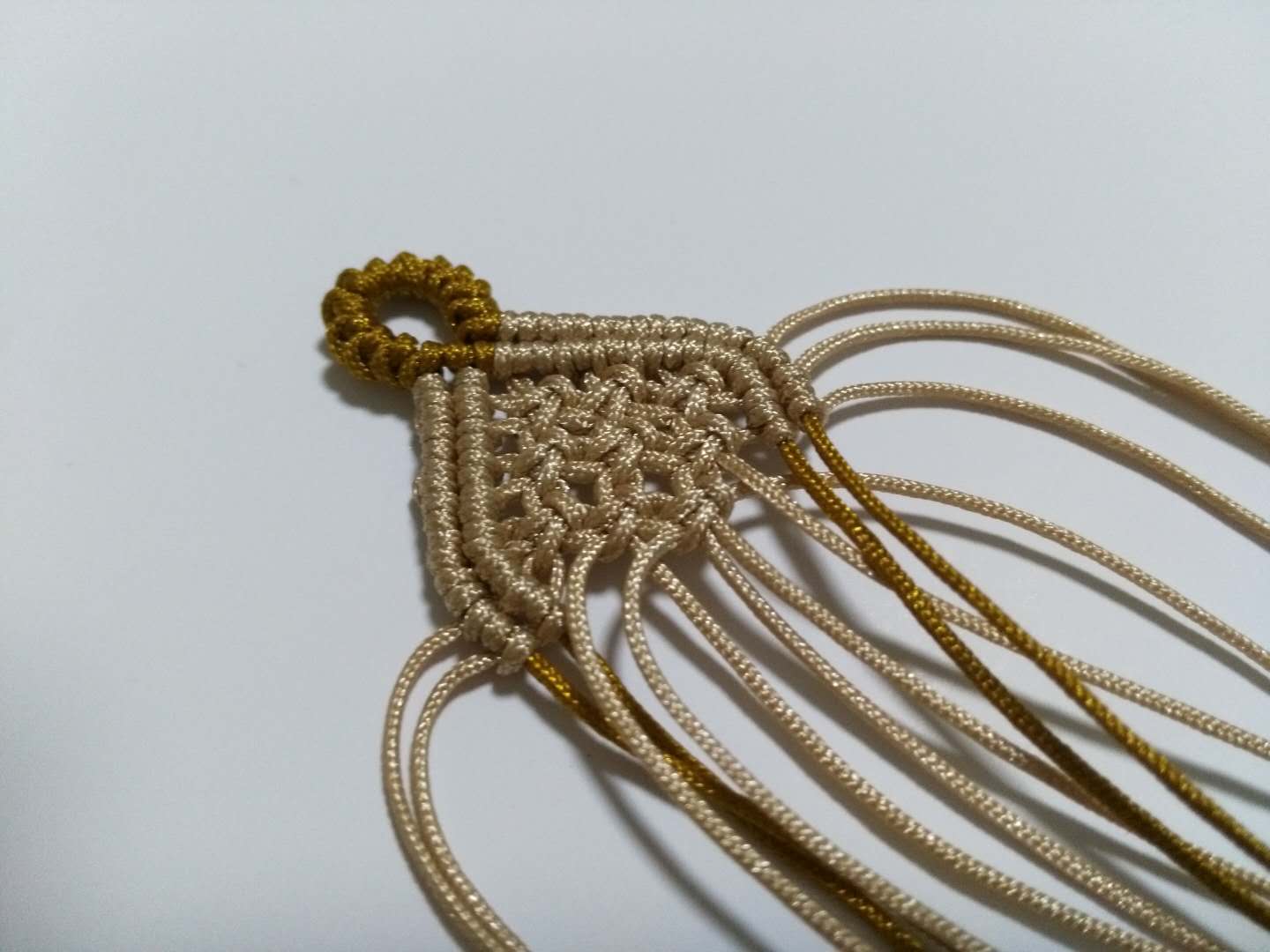 编绳花做法,手绳复杂编织教程