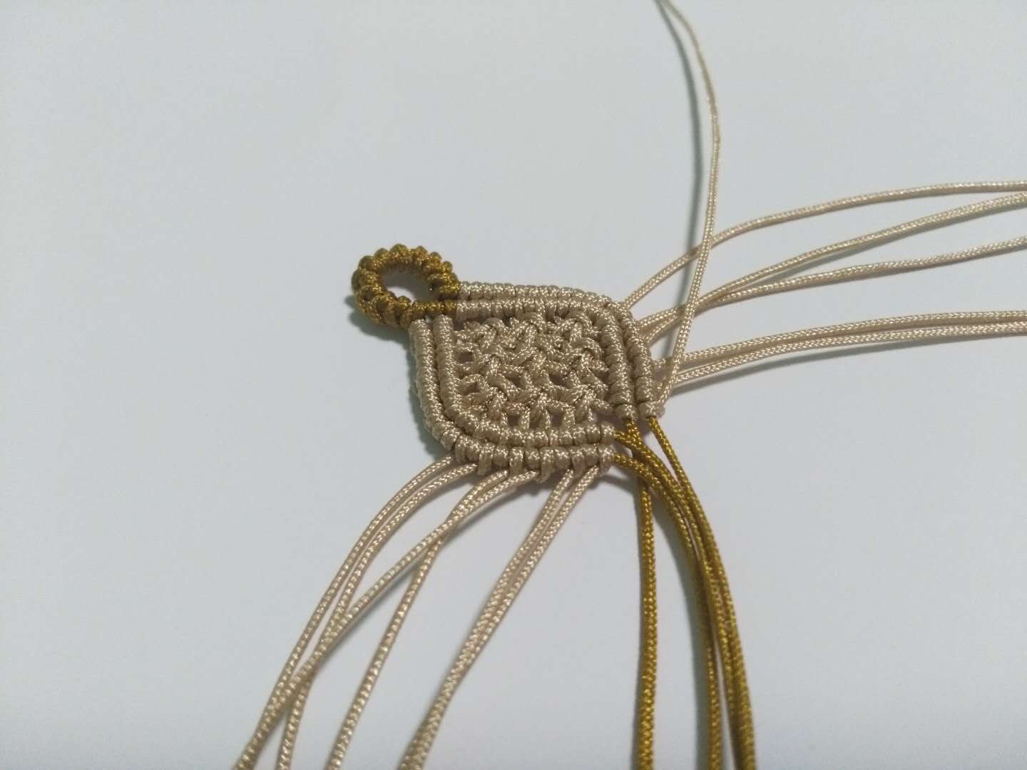 编绳花做法,手绳复杂编织教程