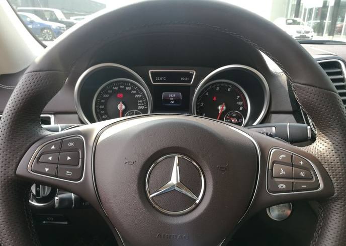 SUV也要追求豪华，奔驰GLE320动感型解析：美中略有不足