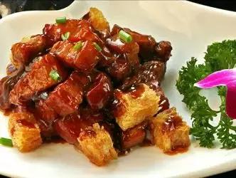 济南这家正宗清真菜美味又营养,济南这家店特色瓦片烤肉