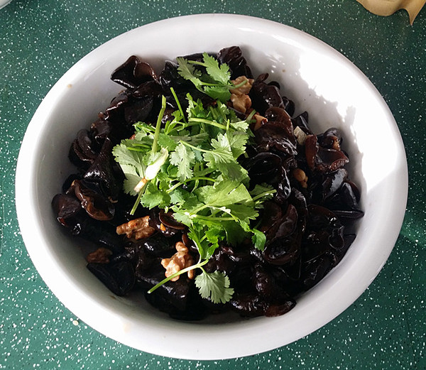 核桃仁炒什么好吃又营养,凉拌木耳花生核桃仁