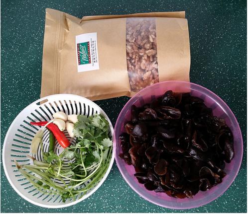 核桃仁炒什么好吃又营养,凉拌木耳花生核桃仁