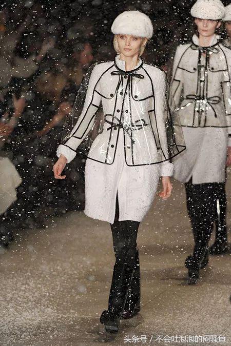 杨幂透明购物袋,花700块买包