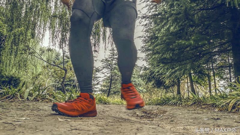 户外足控福利！在碎石路段飞奔近百公里后是种什么感受？