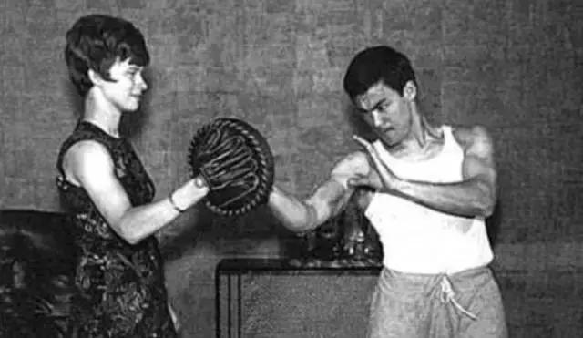 相信我，这一定是朋友圈里最珍贵的照片！