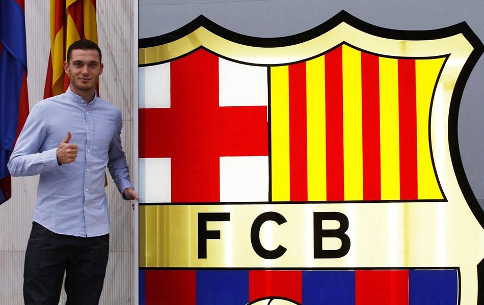 盘点这些年来足坛的意外事件,一碰就碎玻璃