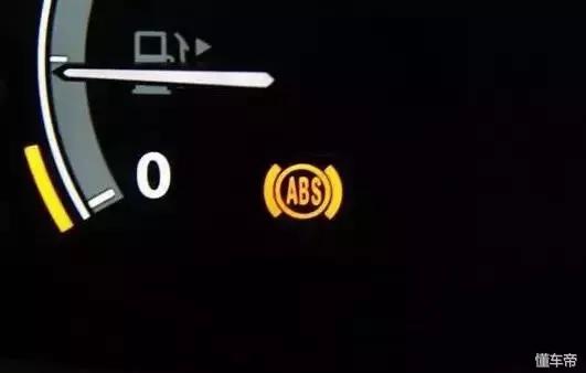 仪表上的警示灯全都亮是怎么回事,汽车仪表亮红灯是什么原因