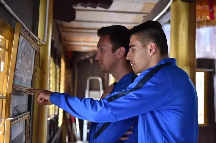 读本专题丨这群老外在芒市：在赛场上奔跑，在美景中流连