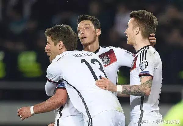 威斯特法布伦南看台罗伊斯,威斯特伦法罗伊斯