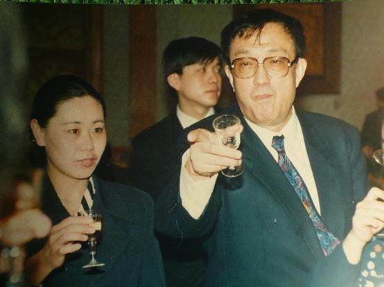 翻出张旧照片,翻出陈旧的老照片