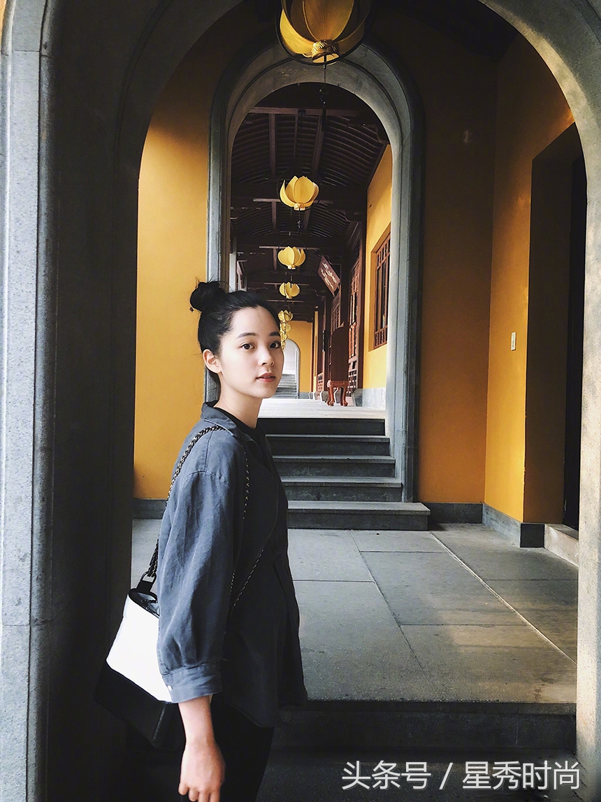 人和风景完美融合,何穗、欧阳娜娜、容祖儿,旅游这样穿,美翻天